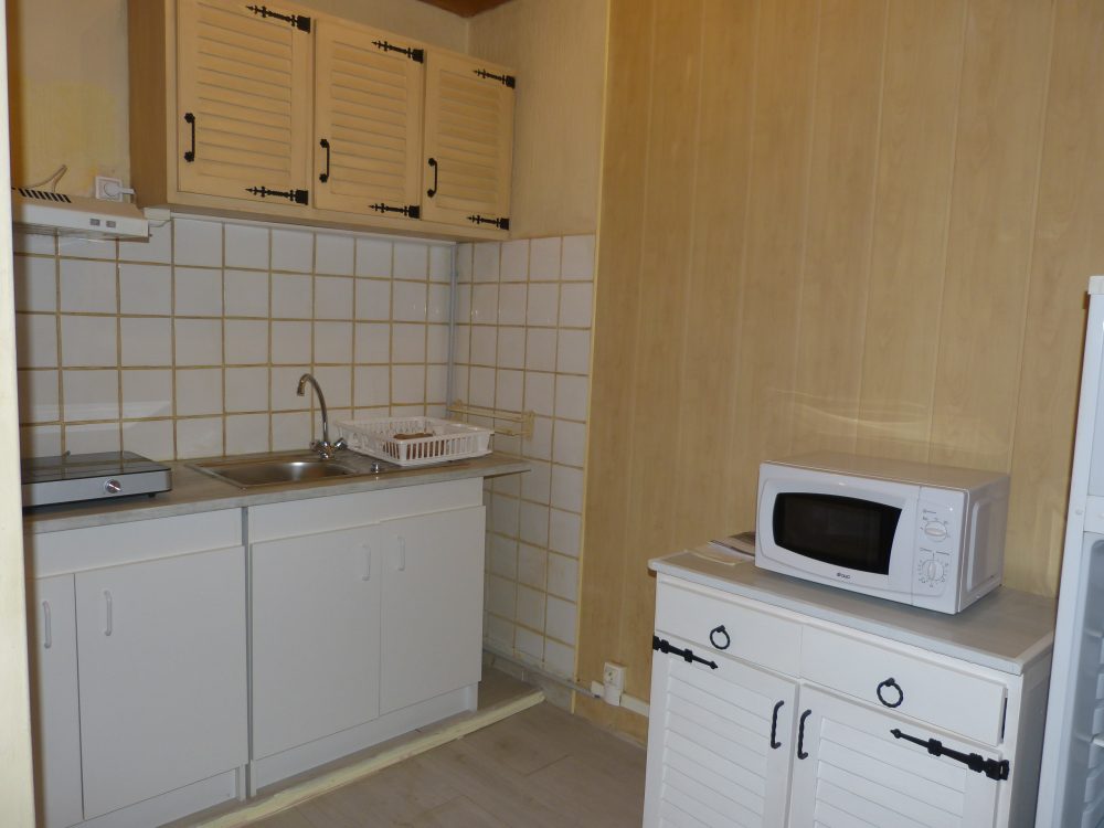 A louer appartement type 2 meublé Tours entre IUT et la gare de Tours par Gautard Immobilier cuisine