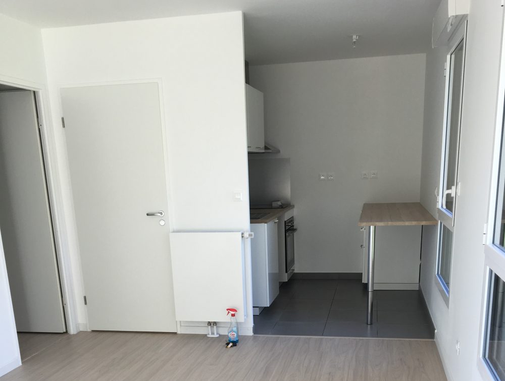 A louer appartement type 2 Saint Cyr sur Loire par Gautard immobilier séjour cuisine
