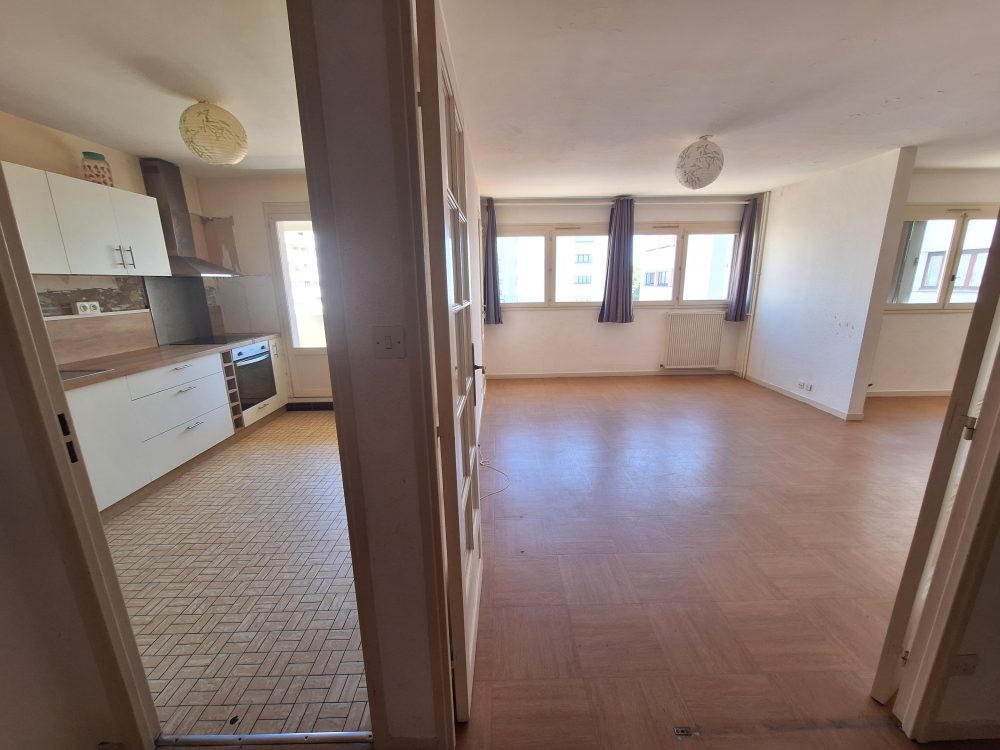 à vendre – type 4 quartier velpeau proche gare – cuisine et séjour