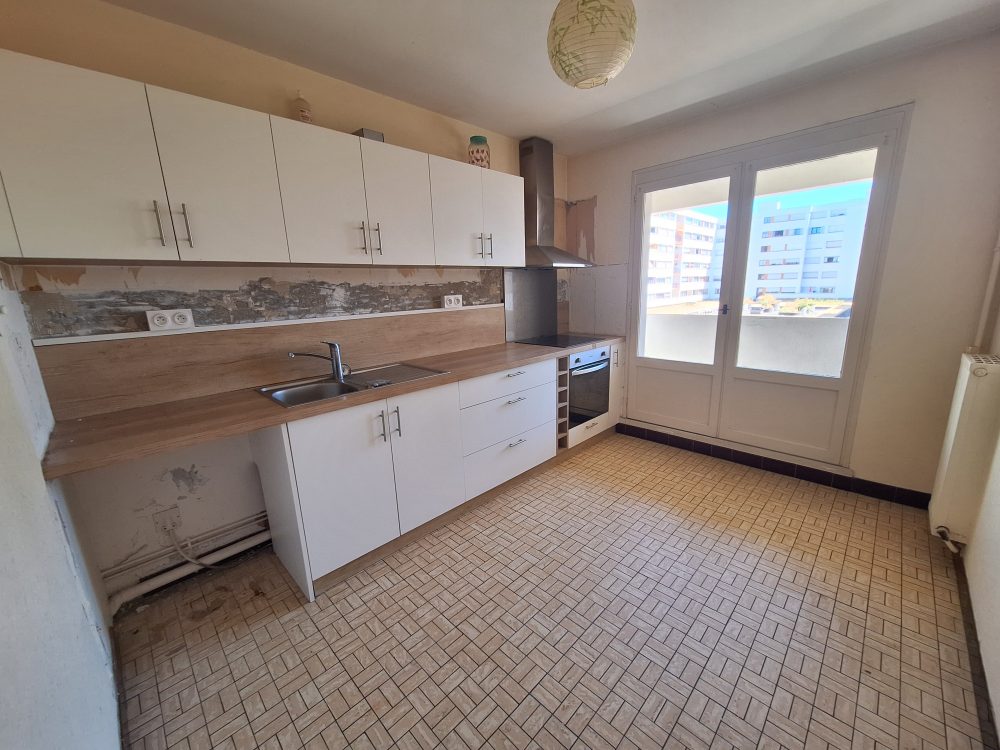 à vendre – type 4 quartier velpeau proche gare – cuisine