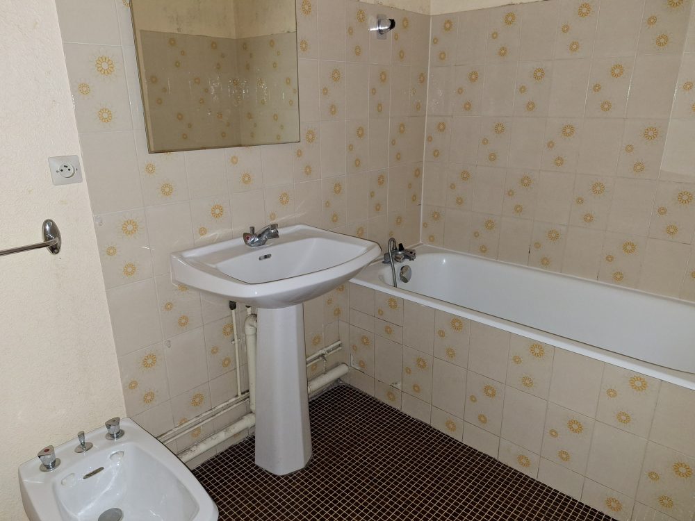 à vendre – type 4 quartier velpeau proche gare – salle de bains