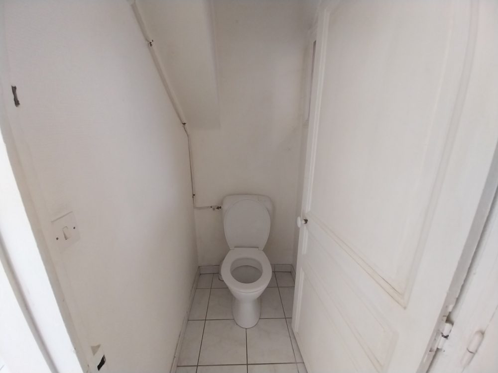 Toilettes séparées, Appartement Grammont à vendre