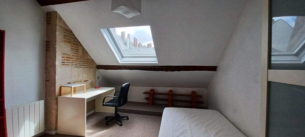 Pièce principale studio meublé a tours
