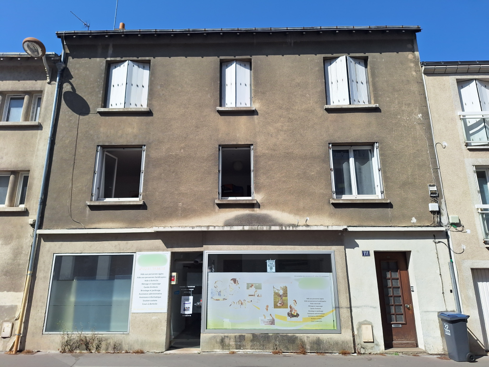 A vendre – Immeuble bureaux et appartements loués tours grammont – Facade