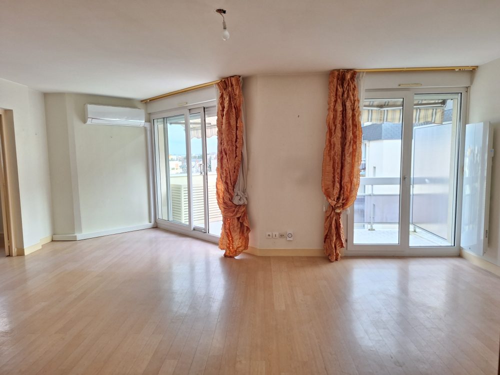 à vendre – T2 résidence seniors tours centre – pièce principale