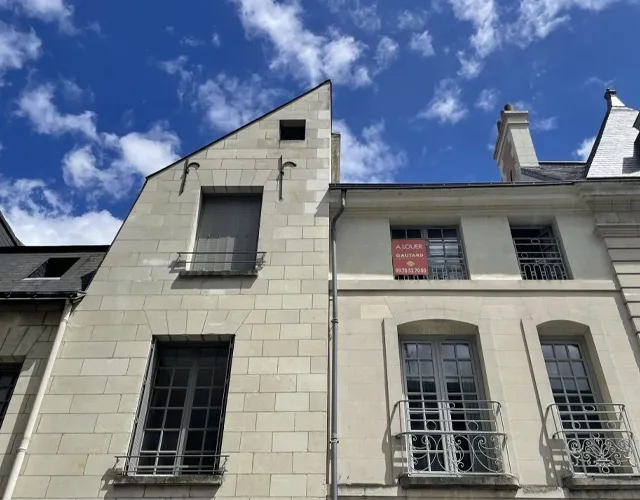 Façade résidence avec Appartement DUPLEX Type 2 de 40 m2 env. à louer sur Hyper Centre de Tours | LOCATION 37.FR