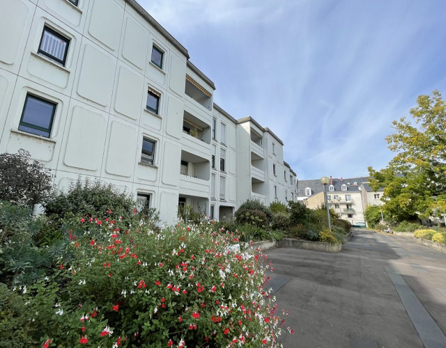 Vue façade résidence avec appartement Type 3 de 70 m2 env à louer sur Tours Centre  | LOCATION 37.FR